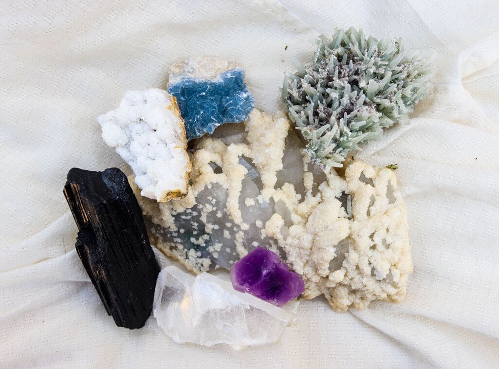The Mineralogy, Psychology, and Practice of Crystal Love Spells: An Investigative Guide 4 Mineralogy, Psychology & Ritual Guide