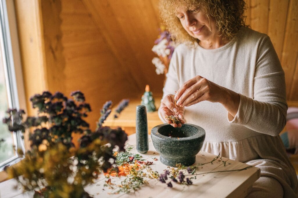 Herbal Love Magic:  Ritual Guide