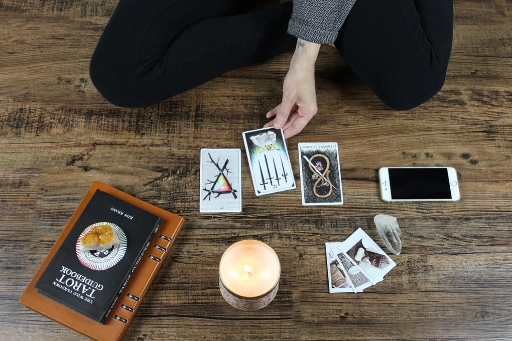 Finding a Love Spell Caster in Los Angeles: What to Know Before You Begin 2 Love Spell Caster in Los Angeles Choosing Spiritual Support